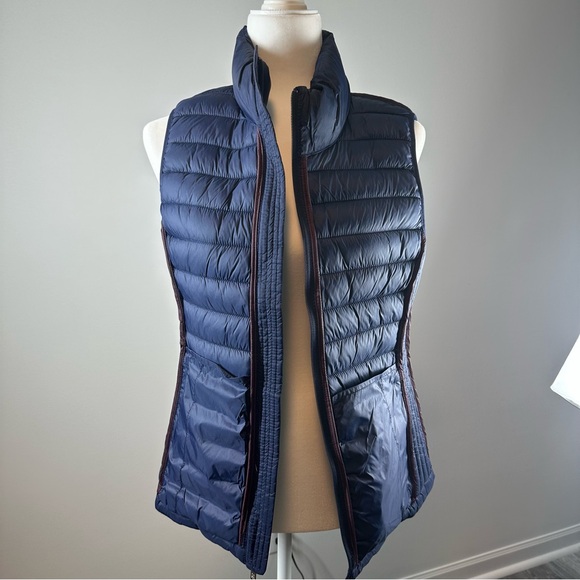 Tommy Hilfiger Navy Packable Lightweight Vest Small NWT Gold Logo Detail - Picture 6 of 12